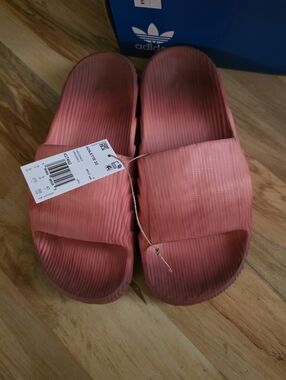 Nwt adidas Coral Pink Ribbed Slide Sandals